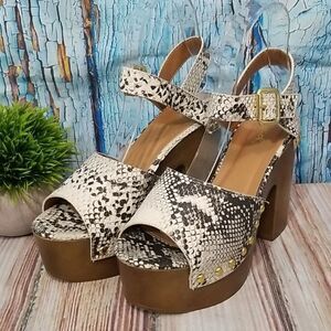 𝅺qupid Snakesnakin Sandal